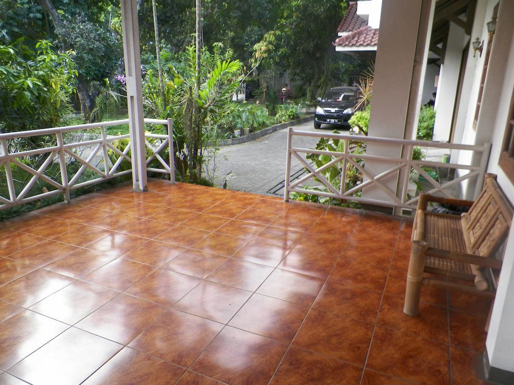Rumah Utama Guest House Γιογκιακάρτα Δωμάτιο φωτογραφία