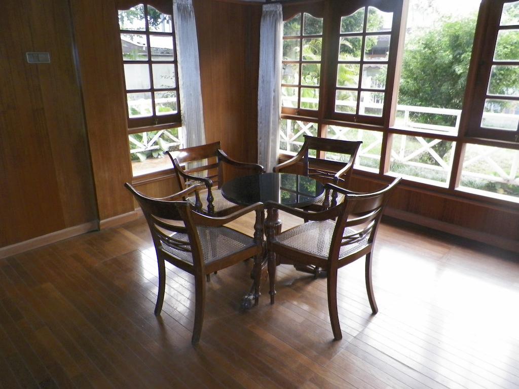 Rumah Utama Guest House Γιογκιακάρτα Δωμάτιο φωτογραφία