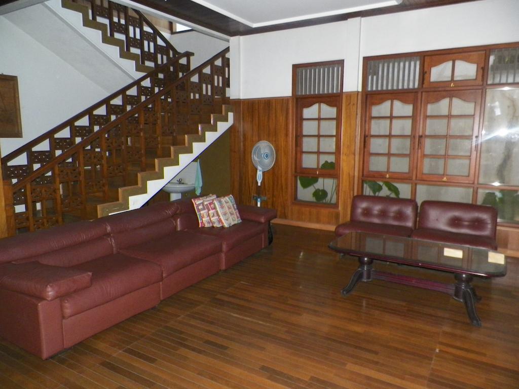 Rumah Utama Guest House Γιογκιακάρτα Δωμάτιο φωτογραφία