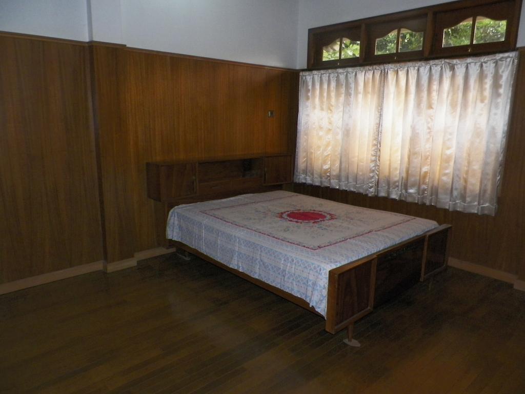 Rumah Utama Guest House Γιογκιακάρτα Δωμάτιο φωτογραφία