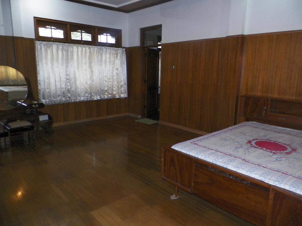 Rumah Utama Guest House Γιογκιακάρτα Δωμάτιο φωτογραφία