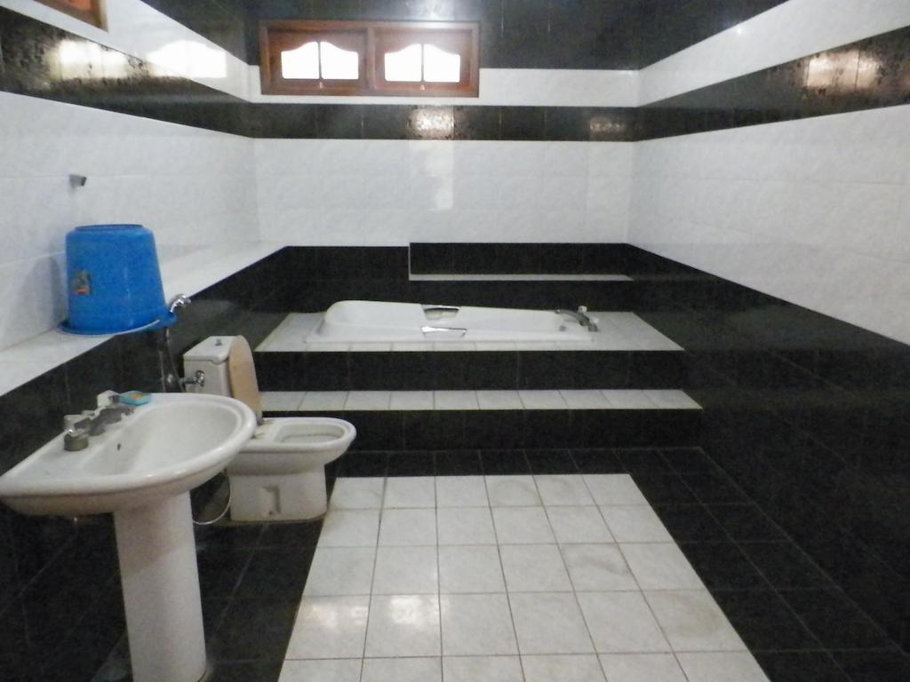 Rumah Utama Guest House Γιογκιακάρτα Δωμάτιο φωτογραφία
